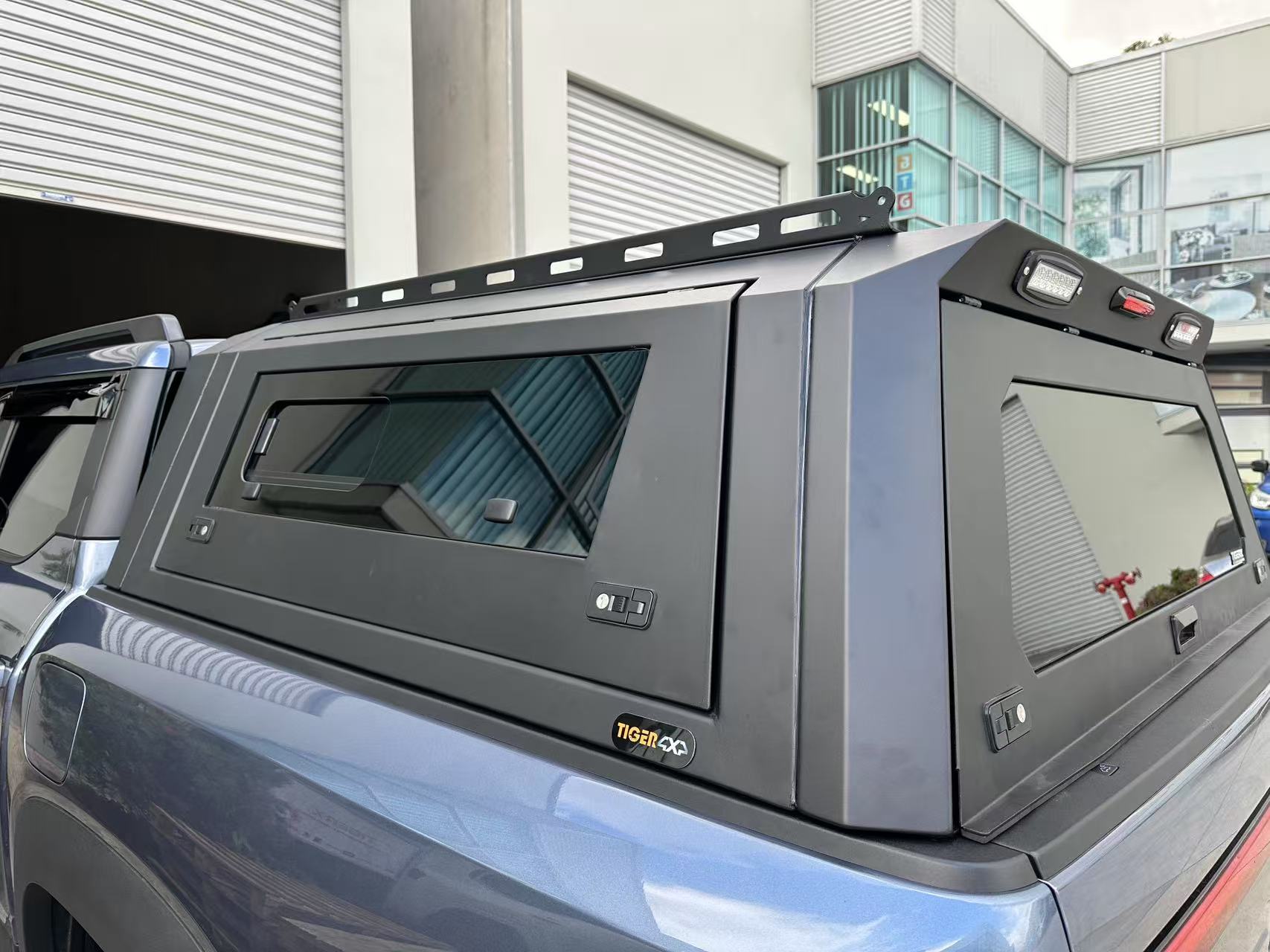 Solid Aluminum Canopy with Dual Sliding Lift-Up Windows For 2025 BYD Shark 6