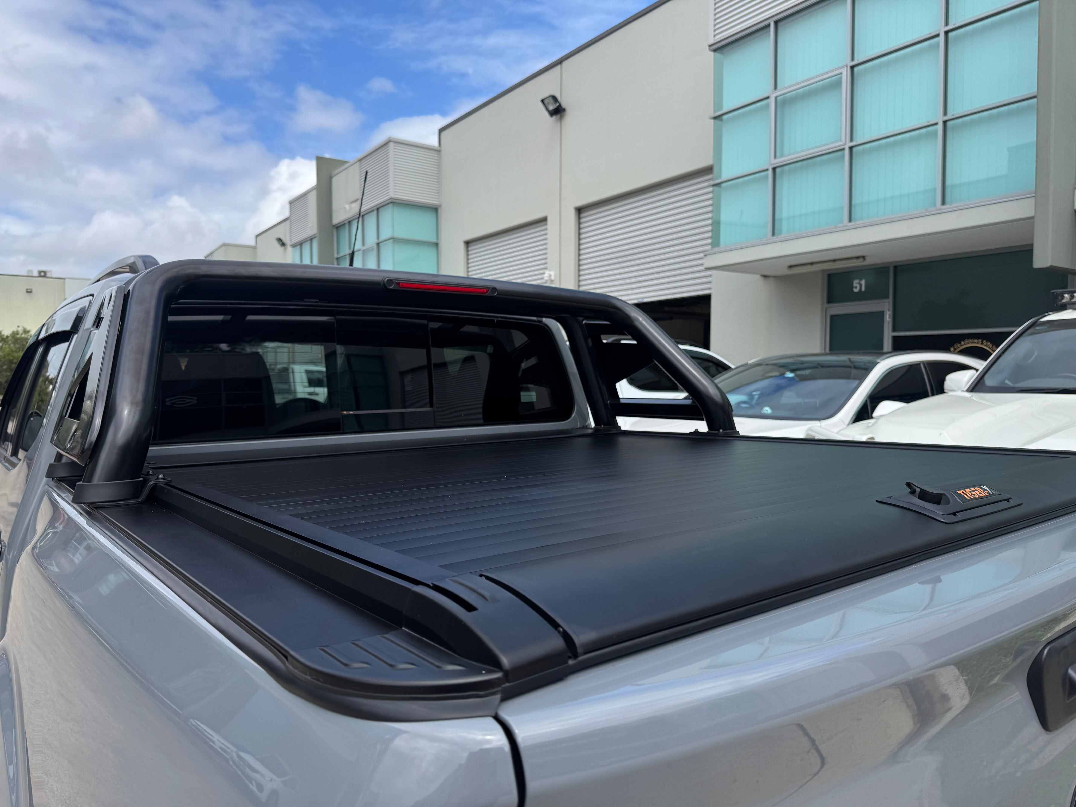 Manual Roller Shutter Tonneau Cover for Nissan Navara NP300 2021-2026 — view 3