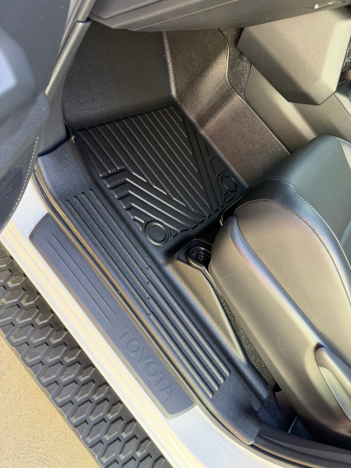5D TPE Floor Mats with Door Sill Protectors to Suit Toyota HiLux 2026+ (N90) Dual Cab Auto — view 3