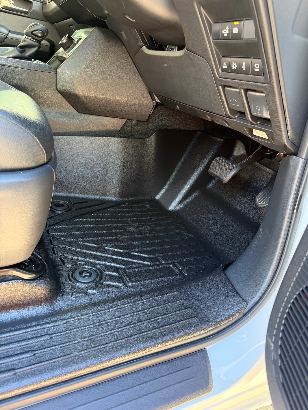 5D TPE Floor Mats with Door Sill Protectors to Suit Toyota HiLux 2026+ (N90) Dual Cab Auto — Full Set, Waterproof All-Weather