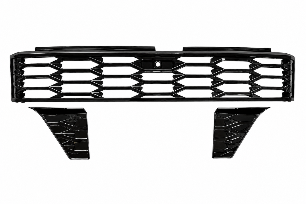 Gloss black front grille with side panels fitted to a Toyota HiLux 2026 N90