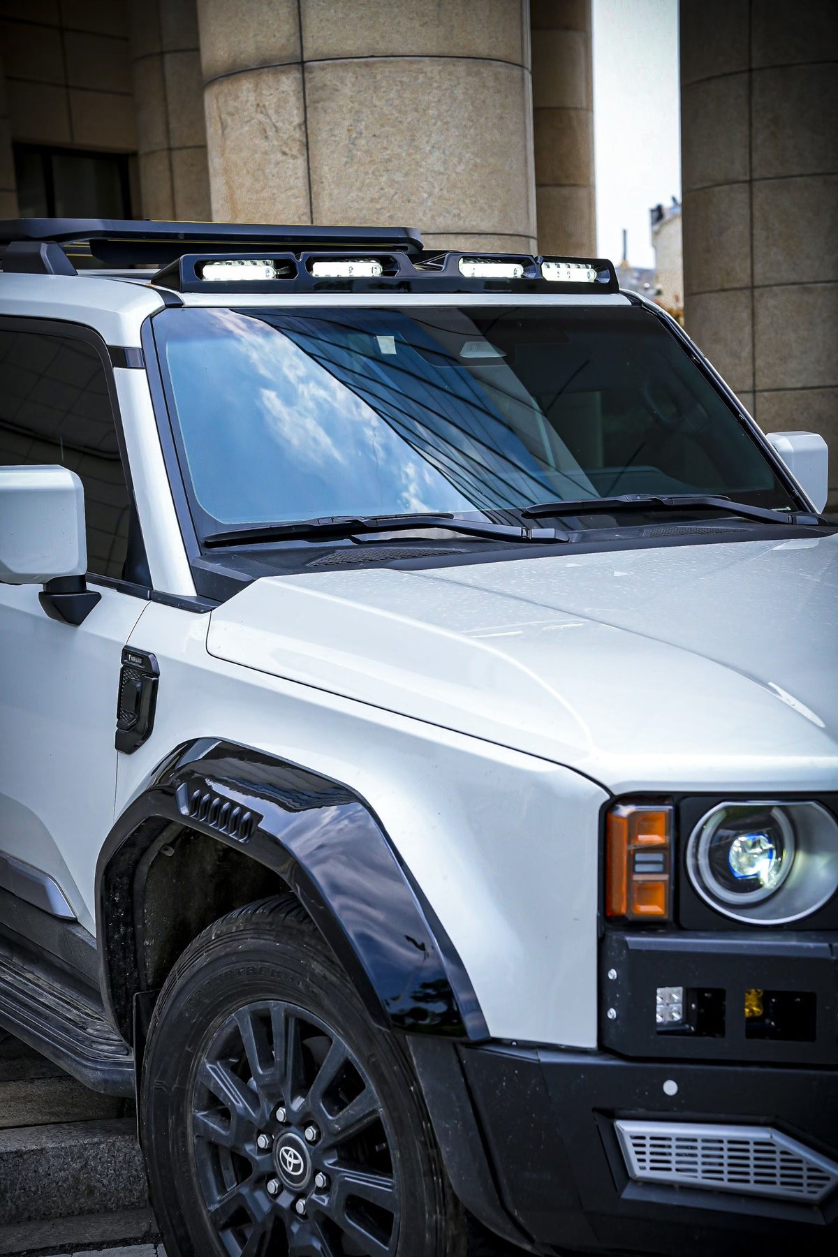 NEW Roof LED Light Bar Light Pod Attachable For Toyota Prado LC250 2024-2025