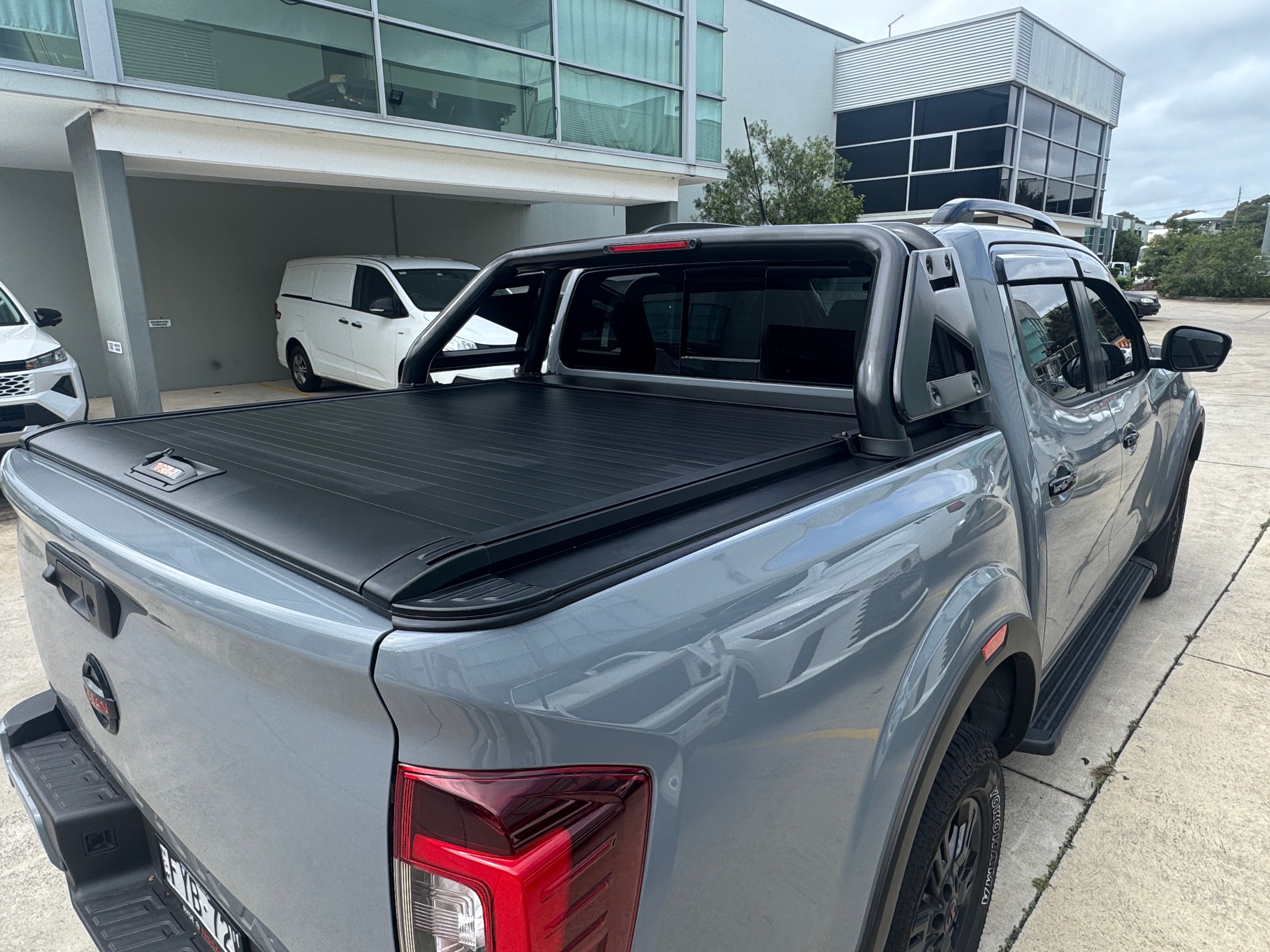 Manual Roller Shutter Tonneau Cover for Nissan Navara NP300 2021-2026