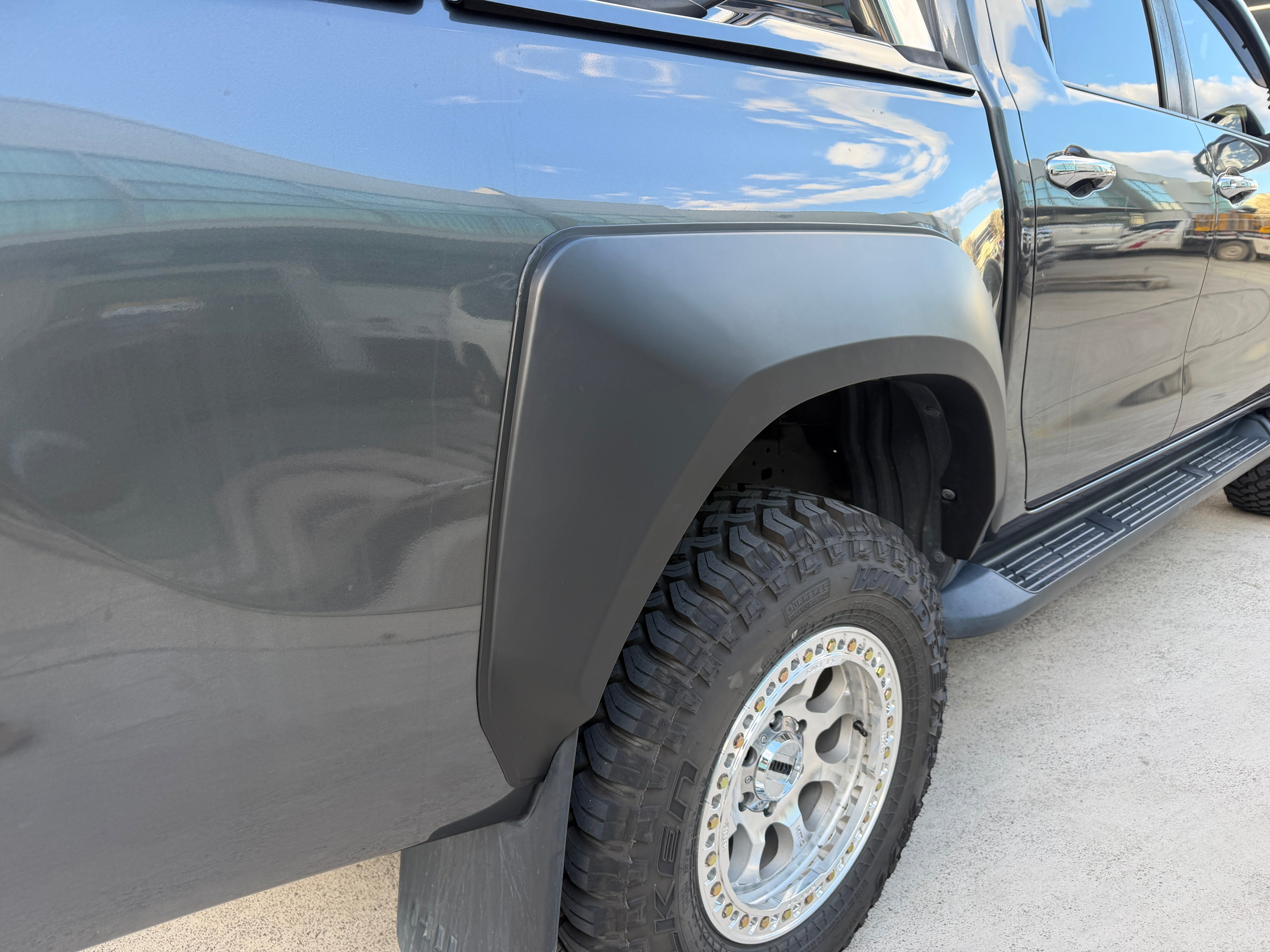 Smooth Matte Black Wheel Arch Fender Flare Set For Toyota HiLux SR5 Facelift 2021-2024 — view 7