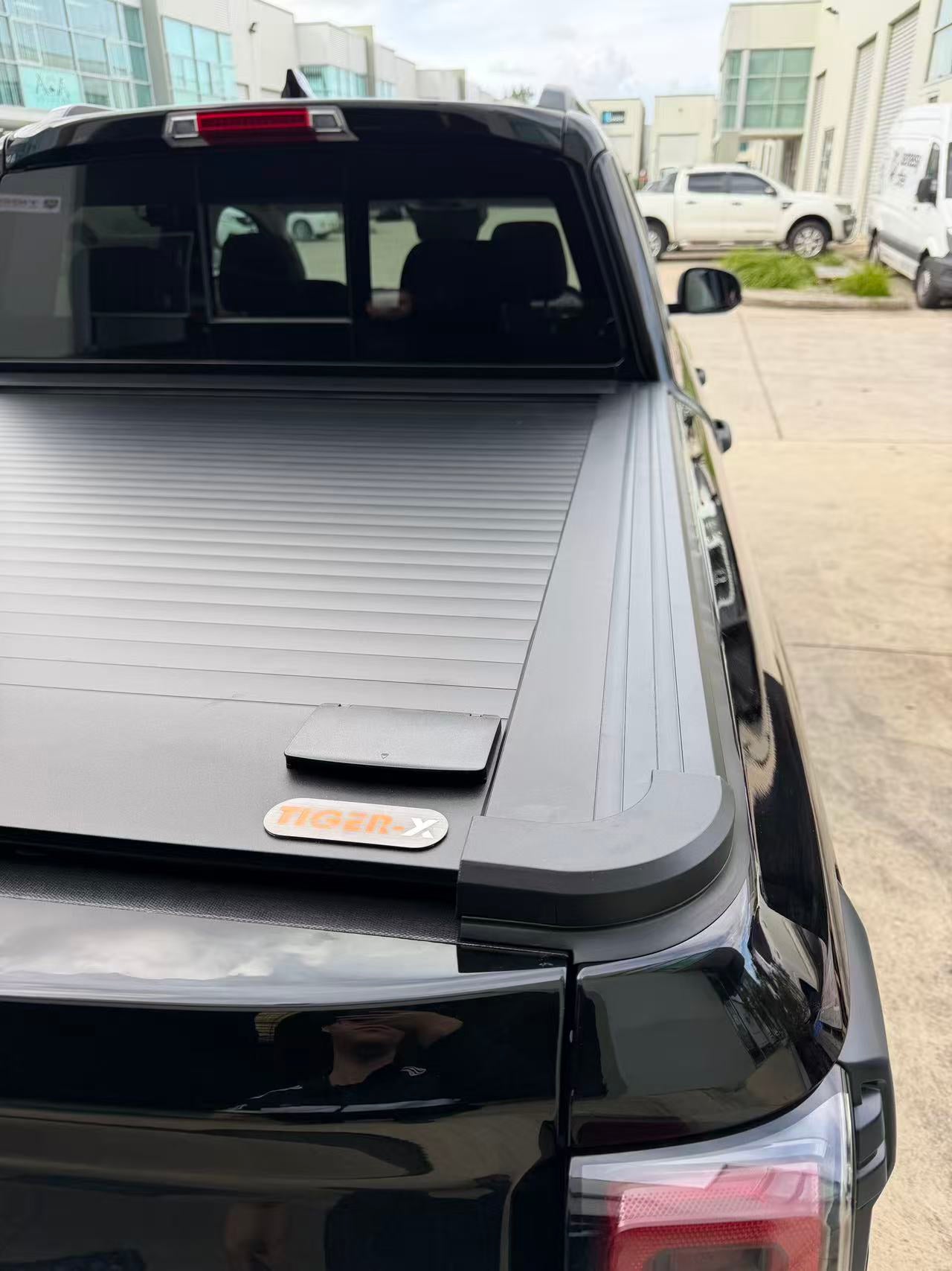 Dual Lock Manual Roller Shutter Tonneau Cover — view 2