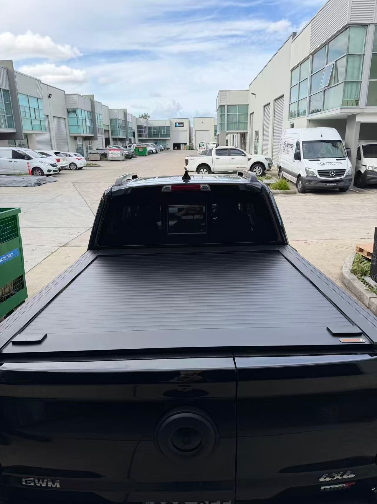 Dual Lock Manual Roller Shutter Tonneau Cover — view 3