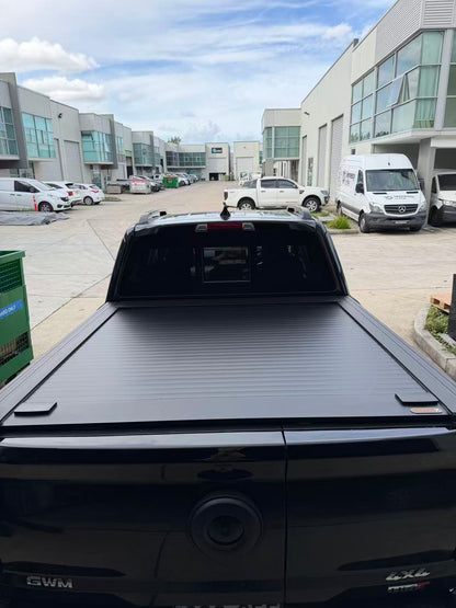 Dual Lock Manual Roller Shutter Tonneau Cover — view 3