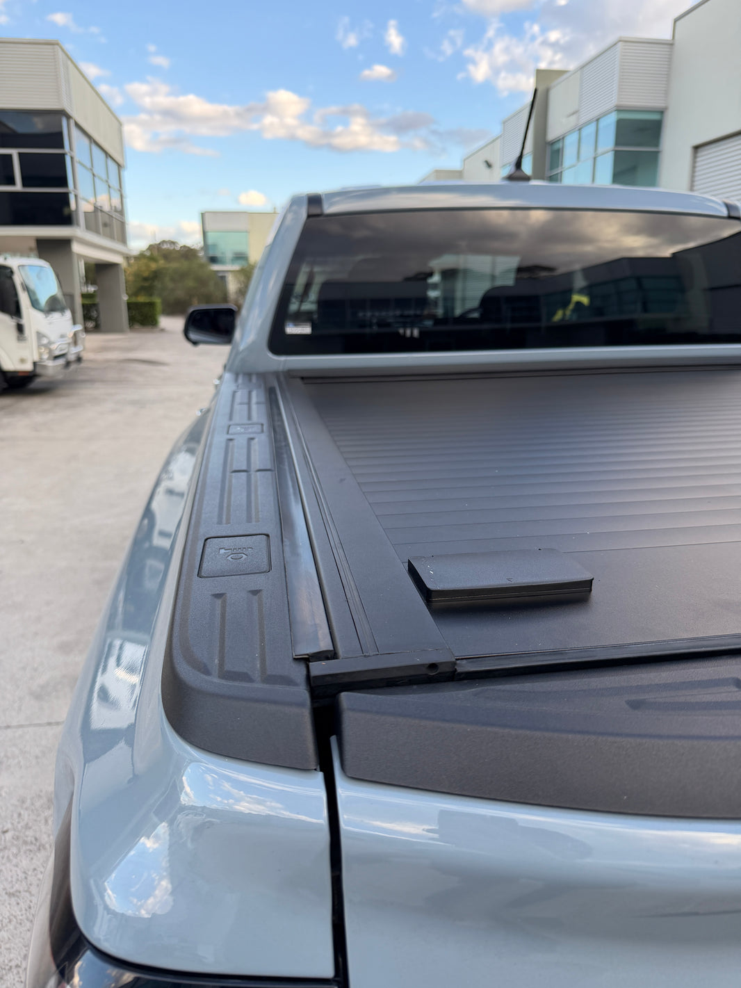 Embedded Manual Roller Shutter Tonneau Cover — To Suit Ford Ranger Raptor 2022–2026 | Aluminium Retractable Ute Tub Cover