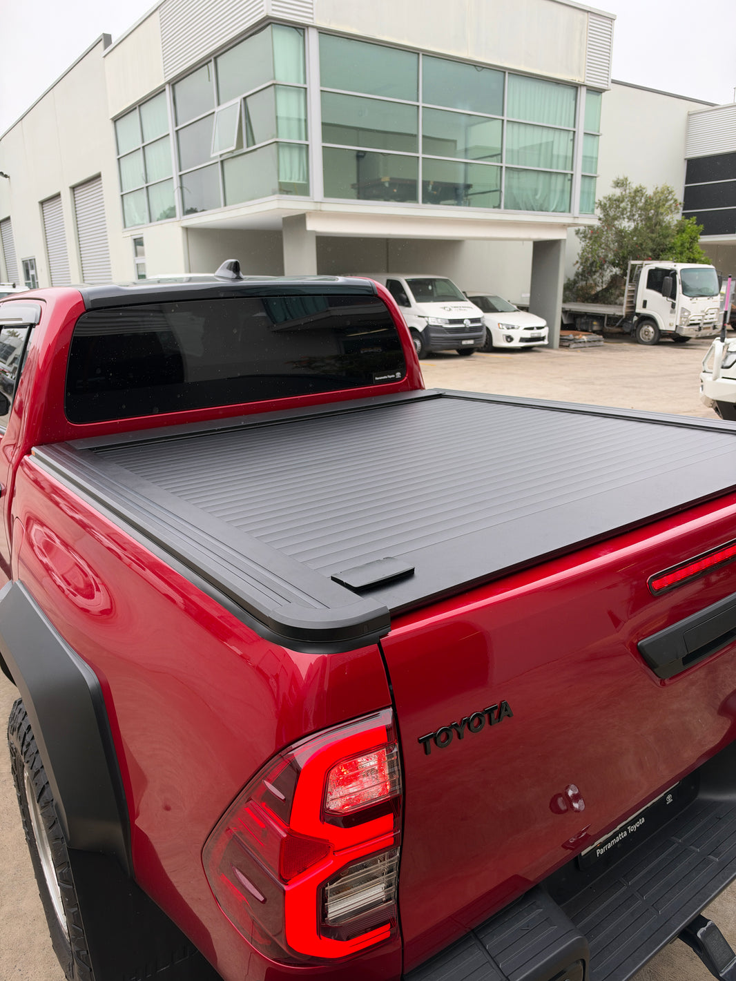 Dual Lock Manual Roller Shutter Tonneau Cover — To Suit Toyota Hilux 2015–2025 | Aluminium Retractable Ute Tub Cover