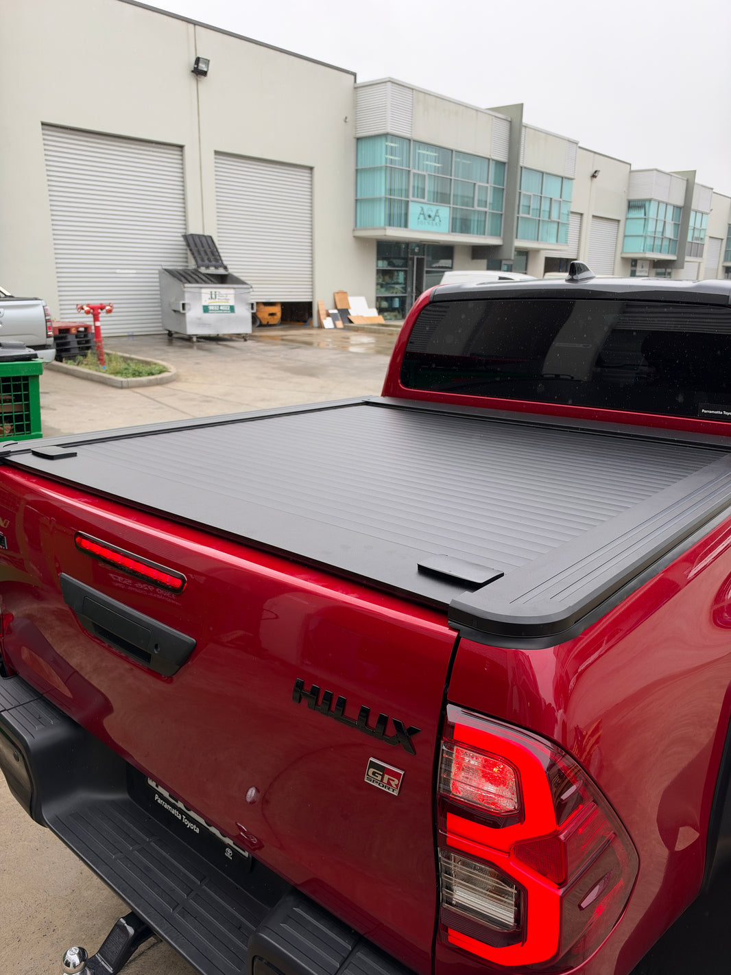 Dual Lock Manual Roller Shutter Tonneau Cover — To Suit Toyota Hilux 2015–2025 | Aluminium Retractable Ute Tub Cover