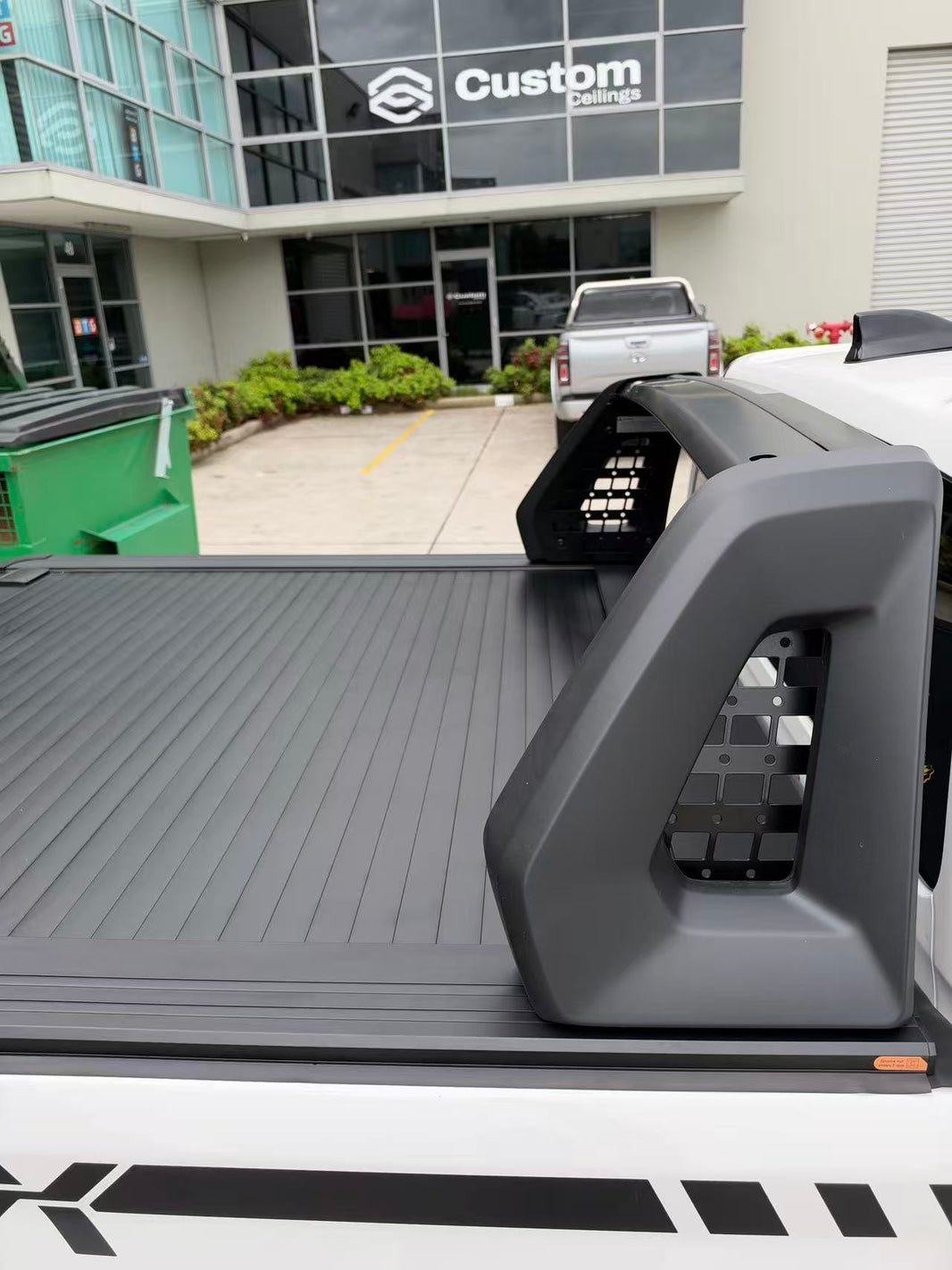 Dual lock aluminium roller shutter tonneau cover for the Toyota HiLux 2026+ — view 2