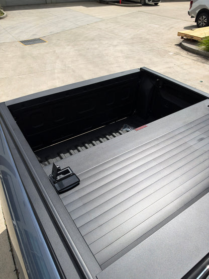 Dual lock aluminium roller shutter tonneau cover for the BYD Shark 6 — view 5