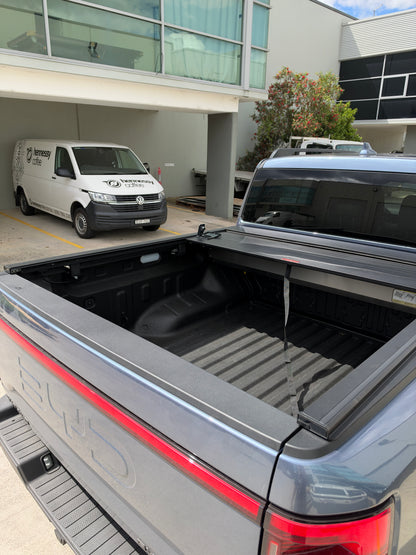 Dual lock aluminium roller shutter tonneau cover for the BYD Shark 6 — view 3