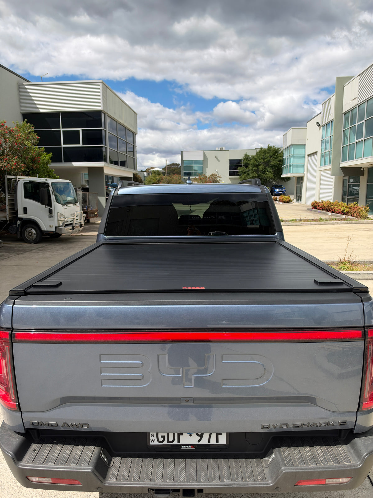 Dual lock aluminium roller shutter tonneau cover for the BYD Shark 6 — view 4