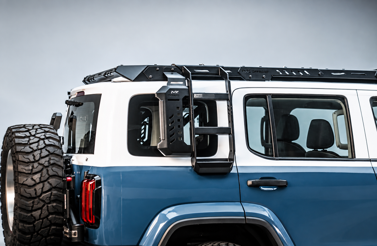 MK Hunter side ladder fitted to the rear quarter of a GWM Tank 300 with the Hunter roof rack