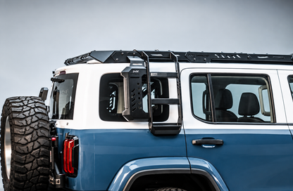 MK Hunter side ladder fitted to the rear quarter of a GWM Tank 300 with the Hunter roof rack