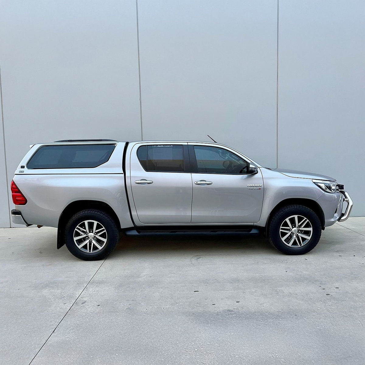 Maxliner Venture Canopy in Stunning Silver full body colour on a Toyota HiLux