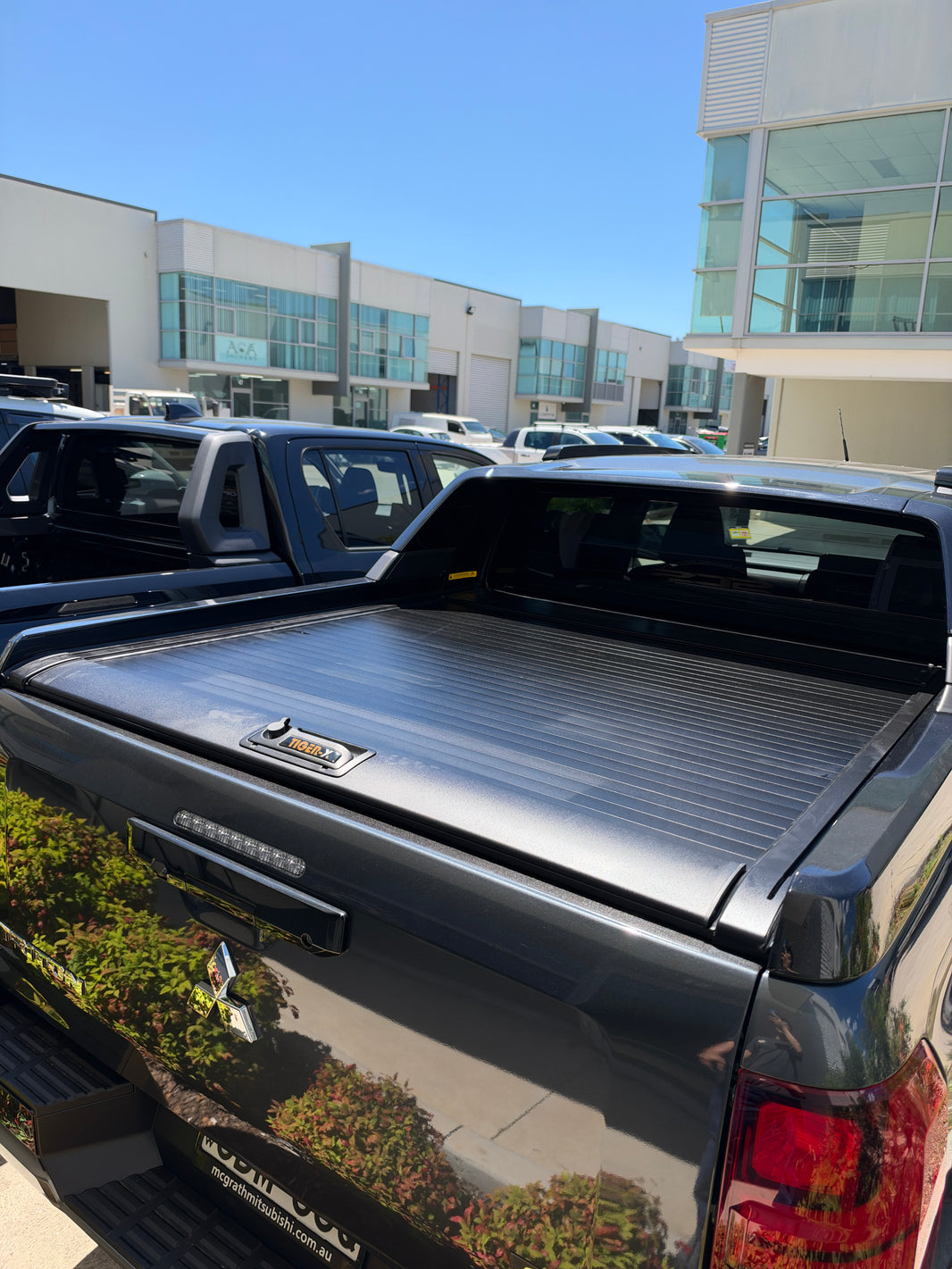TIGER-X manual roller shutter tonneau cover for Mitsubishi Triton MV GSR 2024-2026 – image 2